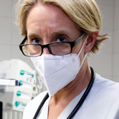 Das Bild zeigt Dr. Anne Herbrich, Chefärztin der Klinik für Akut- und Notfallmedizin der SLG St. Paulus Gesellschaft